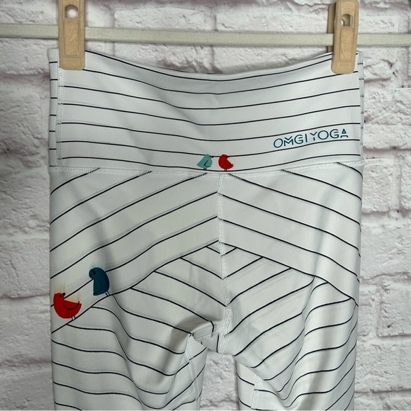 OMGI YOGA Bird and Striped Print High Waisted Activewear Leggings - Picture 8 of 16